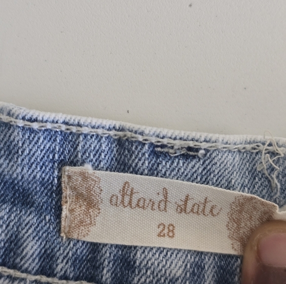 Altar'd State Womens Jean Shorts Mid Rise Sz 28 Washed Ripped Beach Summer - Picture 5 of 5